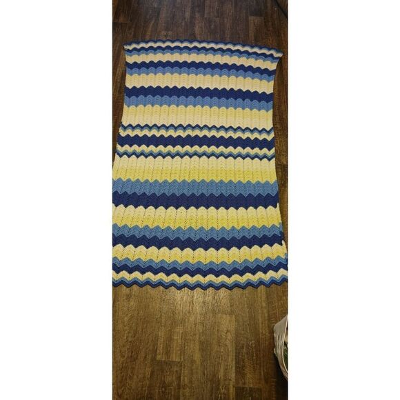 Handmade Chevron Crochet Afghan Blanket Blue Cream 45" X 70" - Picture 4 of 7